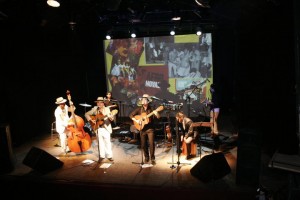 Eduardo Quezada, m&uacute;sico y representante. Avisos gratis en Chile en &Ntilde;u&ntilde;oa |  Conjunto musical para matrimonios, aniversarios, fiestas, cumplea&ntilde;os / R.M, Grupo de bossa nova y m&uacute;sica latinoamericana, entre otros. 