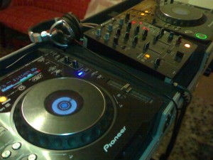 DJ-ARY Avisos gratis en Chile en Rancagua |  AMPLIFICACION-MUSICA-ILUMINACION,ANIMACION-DJ PARA FIESTAS,MATRIMONIOS, EVENTOS EN RANCAGUA Y LA SEXTA REGION