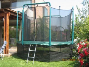 L Y J producciones Avisos gratis en Chile en Santiago |  CAMAS  ELASTICAS ,TACA TACAS ,PIN PONG ARRIENDO / 5161429, AMPLIFICACI�N ,ILUMINACI�N ,DJ ,KARAOKES OFREZCO 