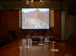 Daniel Espinoza Castro Avisos gratis en Chile en &Ntilde;u&ntilde;oa |  Arriendo data show proyectores con telon portatil incluido, $20.000 por 3 hrs