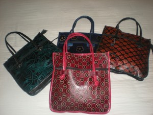Creaciones Katira Avisos gratis en Chile en Santiago |  Articulos femeninos, venta de carteras,pa&ntilde;uelos pulceras,anillos