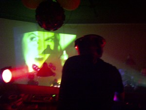 even producciones Avisos gratis en Chile en Santiago |  audio profesional, dj para fiestas, tornamesas, vinilos, amplificacion, iluminacion, dj, vj, fotografia, video, diaporamas, bodas, m