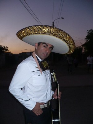 ROBERTO Avisos gratis en Chile en Puente Alto |  Mariachis 13 de mayo d&iacute;a de la Madre, cel:98307249/96365307 