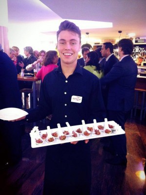 erich Avisos gratis en Chile en Lo Barnechea |  Garzones a domicilio en tiempo record 9-1570121 garzonexpress.cl, Garzones,barman,dj, coperos, guardias privados,etc