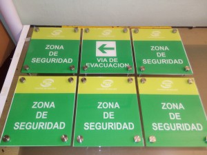 Designsmil Avisos gratis en Chile en Santiago |  Encuentra acrilico para letrero vende empresa , Letreros graficas servicios publicidad 