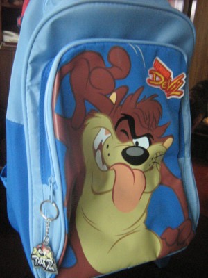 mar&iacute;a eugenia Avisos gratis en Chile en Puente Alto |  $ 6600 MOCHILA NUEVA CON RUEDA, HEAD, LOONEY TUNES, NUEVA DE PAQUETE