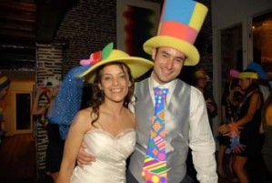 rarapi Avisos gratis en Chile en Providencia |  COTILLON PARA MATRIMONIOS   FONO: 4199953, cotillon de espumas .sombreros divertidos variedad en coloresy dise&ntilde;os.