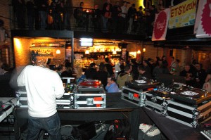 Iluminacion Laser Avisos gratis en Chile en Santiago |  Sonido Iluminacion Dj para fiestas iluminacionlaser data show, Iluminacion, amplificacion, dj, arriendo