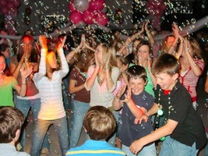 Iluminacion Laser Avisos gratis en Chile en Santiago |  Discopeques, cumplea&ntilde;os infantiles, fiestas para ni&ntilde;os, maquinas de humo, b, Los mejores cumplea&ntilde;os infantiles, nieve, espuma burbujas, toda la m&uacute;sica d