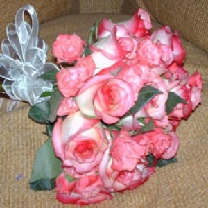 Mauricio Rojas Avisos gratis en Chile en Santiago |  ARREGLOS FLORES NATURALES , RAMOS DE NOVIA, DECORACION MATRIMONIOS, MAURICIO ROJAS - WILMA FUENTES PEINADOS Y MAQUILLAJES A DOMICILIO