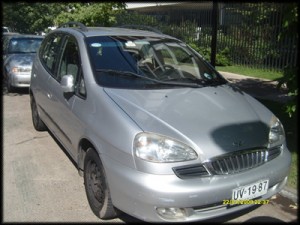 Roberto Avisos gratis en Chile en Macul |  Vehiculo Daewoo Rezzo 3 Corridas de asientos Full, FONO: 02 8239597 -82594082