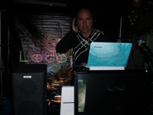 Andres Pinaud Castelli Avisos gratis en Chile en Maip&uacute; |  DJ locopino  video music con presencia escenica, Dj con viideo music show y partipacion de los invitados para ser DJ 